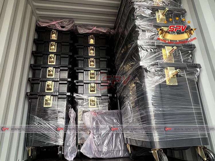 SPV-vehicle - Some Plastic Trash Cans(360L) Are Laoding Into Container
